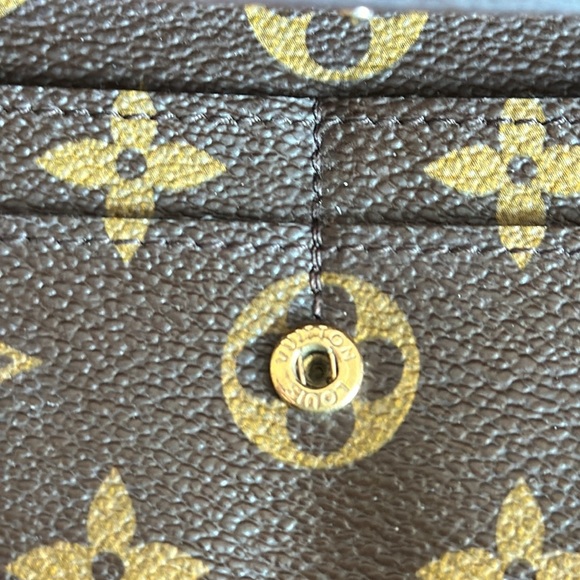 Louis Vuitton Monogram Sarah Wallet - Picture 13 of 15
